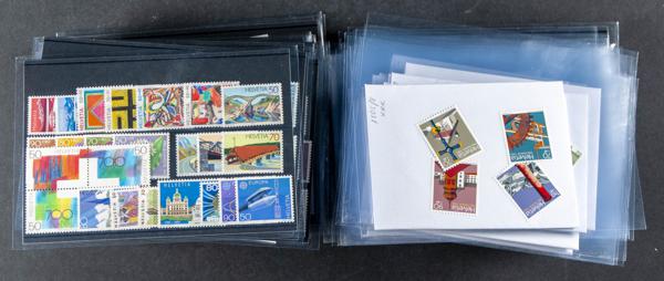 457 | Lots and Collections