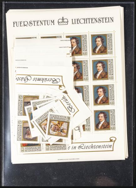 1001 | Liechtenstein. Stock de Series y Sellos