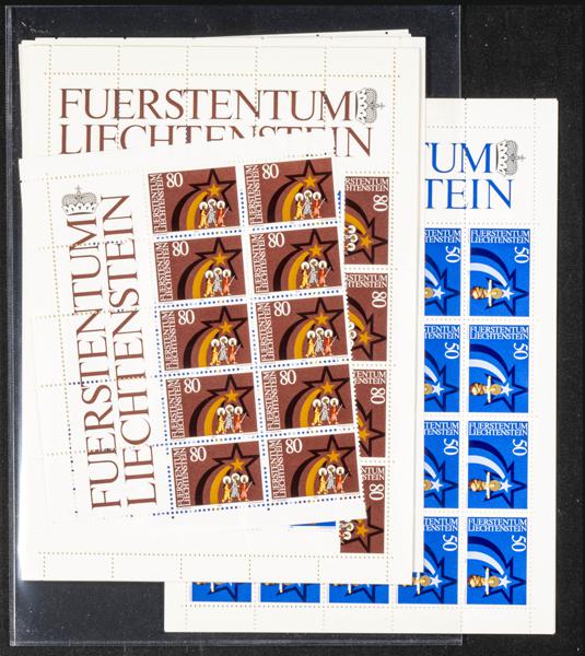 1017 | Liechtenstein. Stock de Series y Sellos