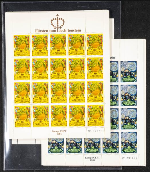 998 | Liechtenstein. Stock de Series y Sellos