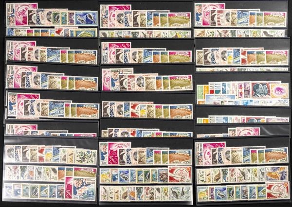 589 | Mónaco. Stock de Series y Sellos