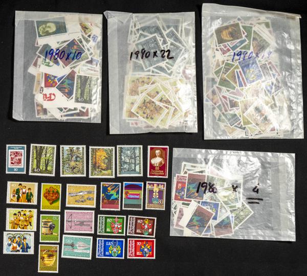 685 | Liechtenstein. Stock de Series y Sellos