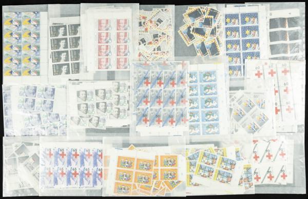 527 | Netherlands. Sets and stamps stock