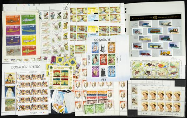 724 | Lots and Collections