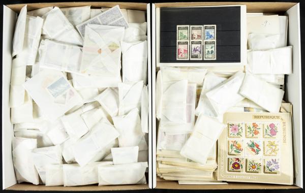 728 | Lots and Collections