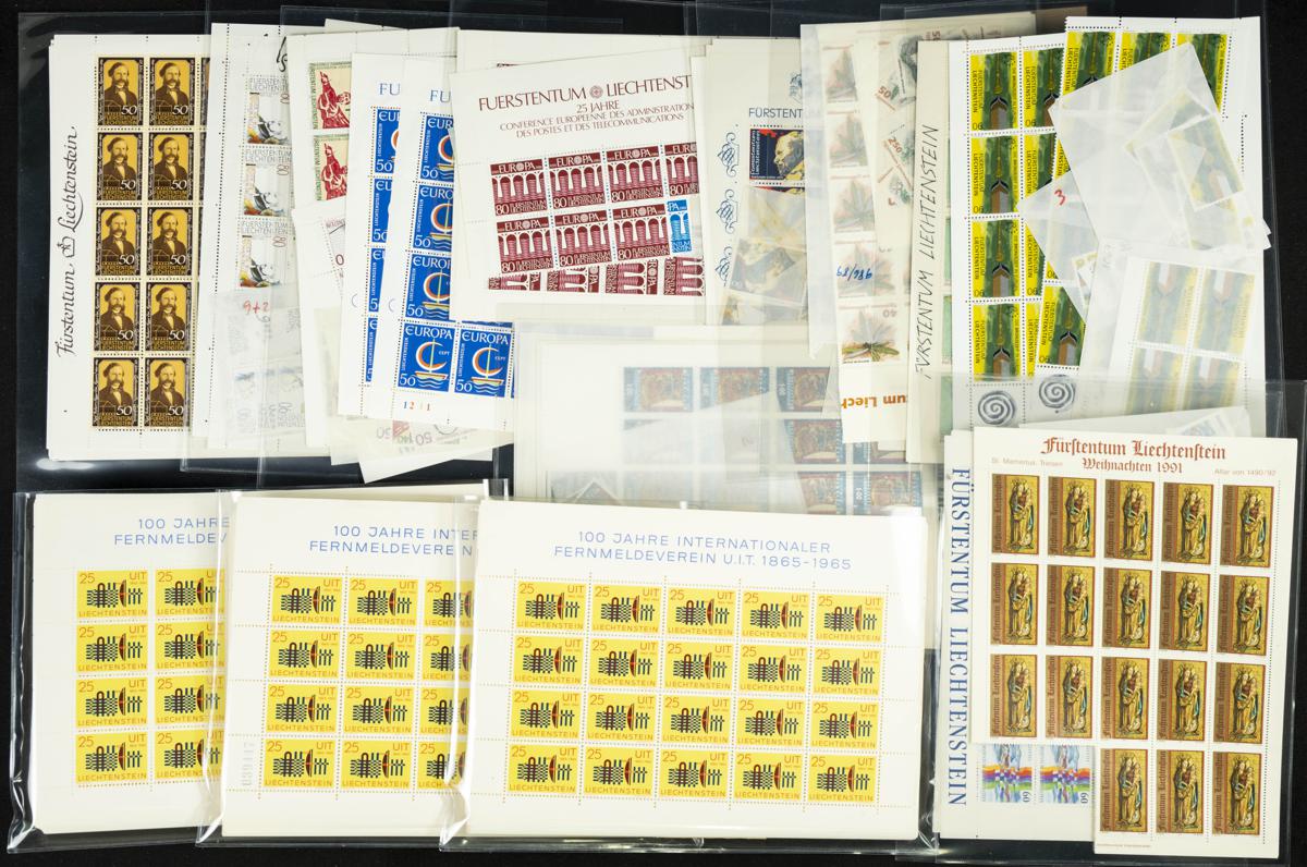 336 | Liechtenstein. Stock de Series y Sellos